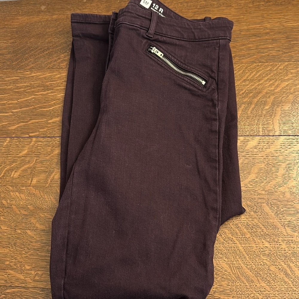 Gap women’s size 12 regular  skinny jeans.